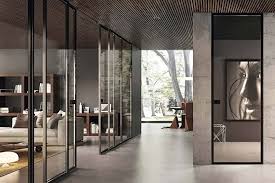 Остеклённые межкомнатные двери: когда они уместны и какие выбрать