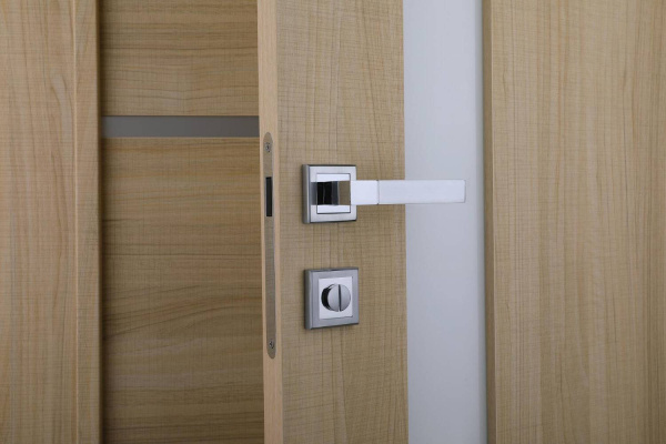 Ручка дверная FUKOKU MH-28 SC/CP-S раздельная на квадратной розетке, цвет мат.хром/хром, ЦАМ